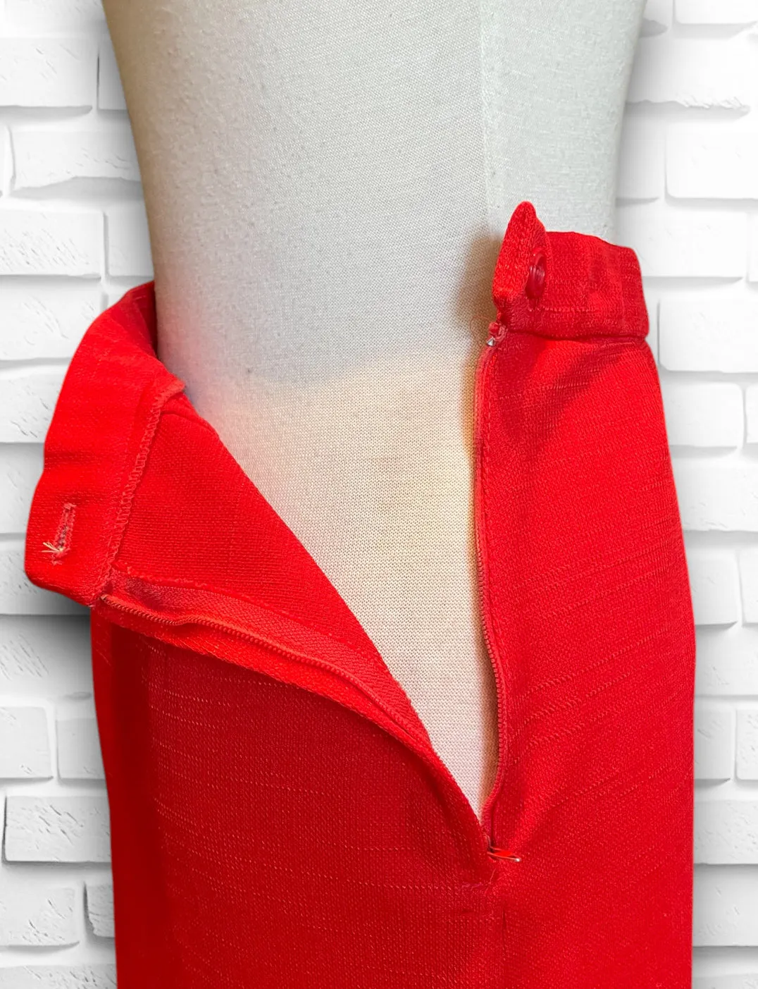 1970’s Red Polyester Linen Skirt & Sleeveless Top Set