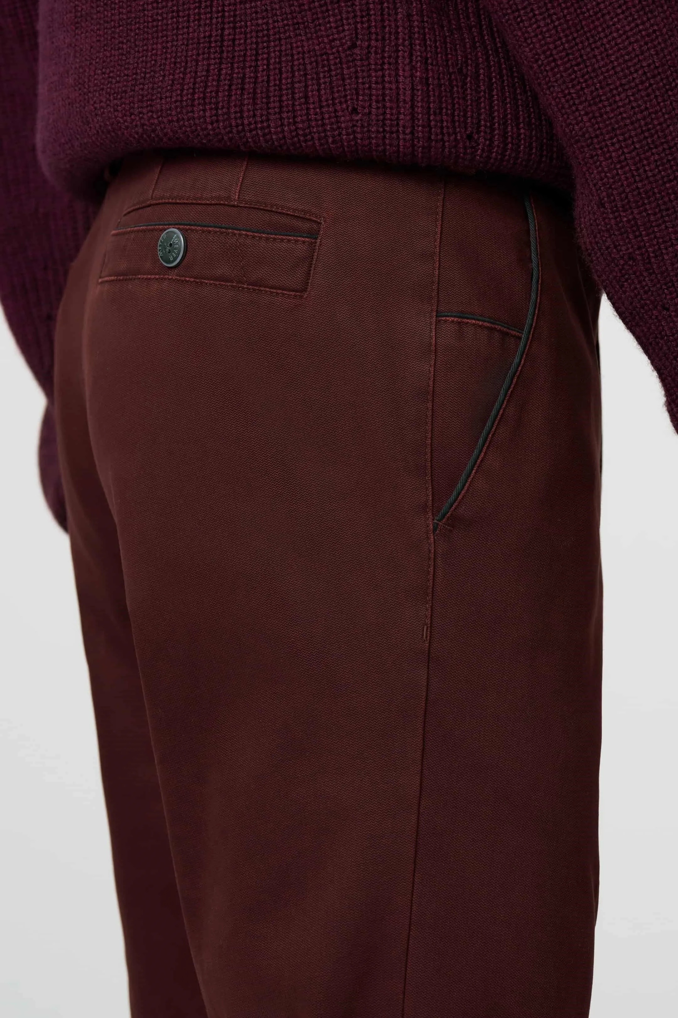 40% OFF - MEYER New York Trousers - 5617 Fine Texture Chinos - Bordeaux - Size: 32 SHORT