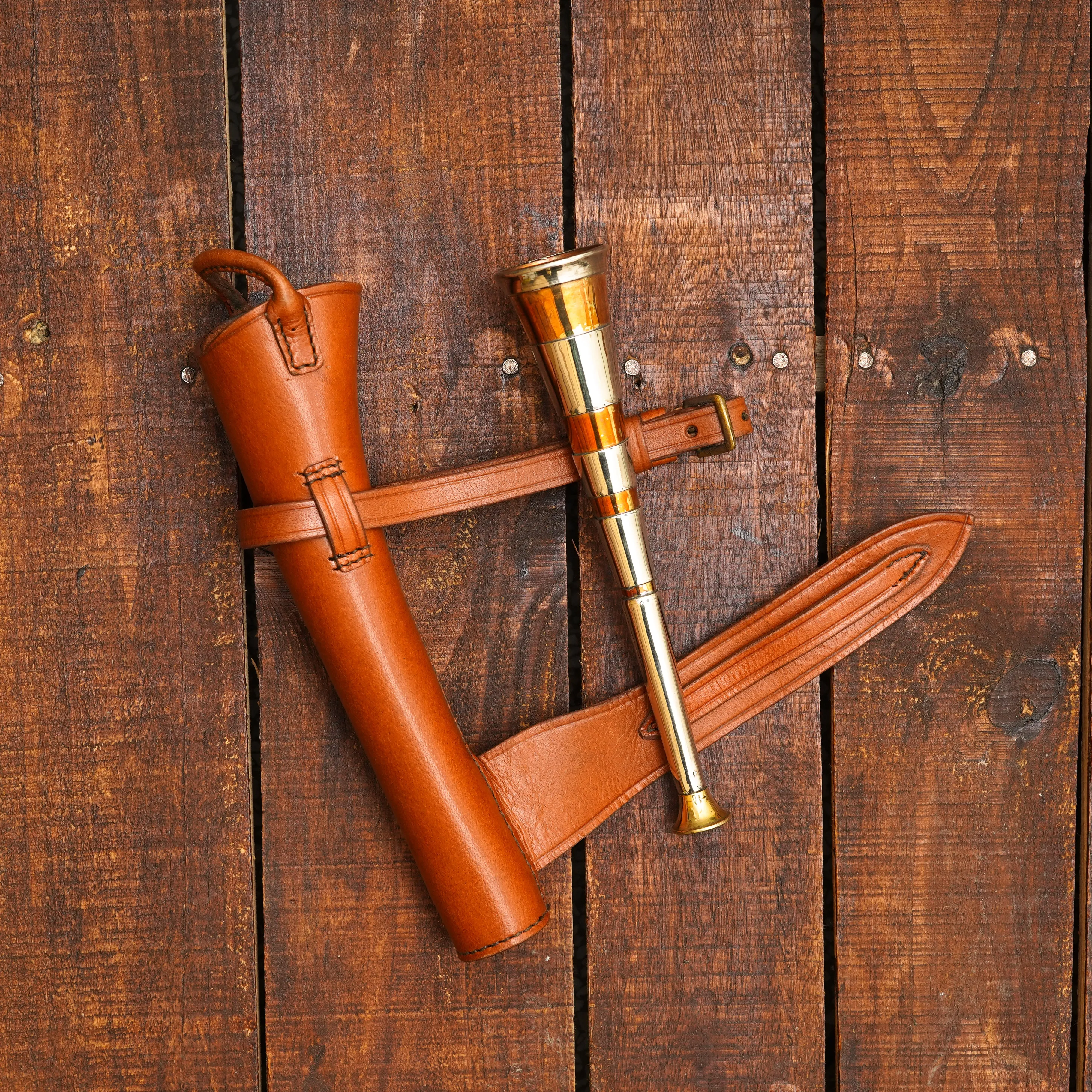 Fox Hunting Horn with Stylish Tan Leather Case