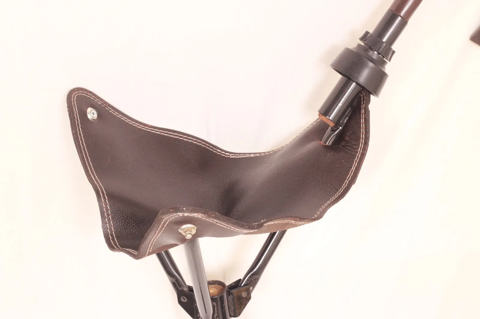 Genuine Leather Camp Stool | Folding Shooting Stick for Hunting
