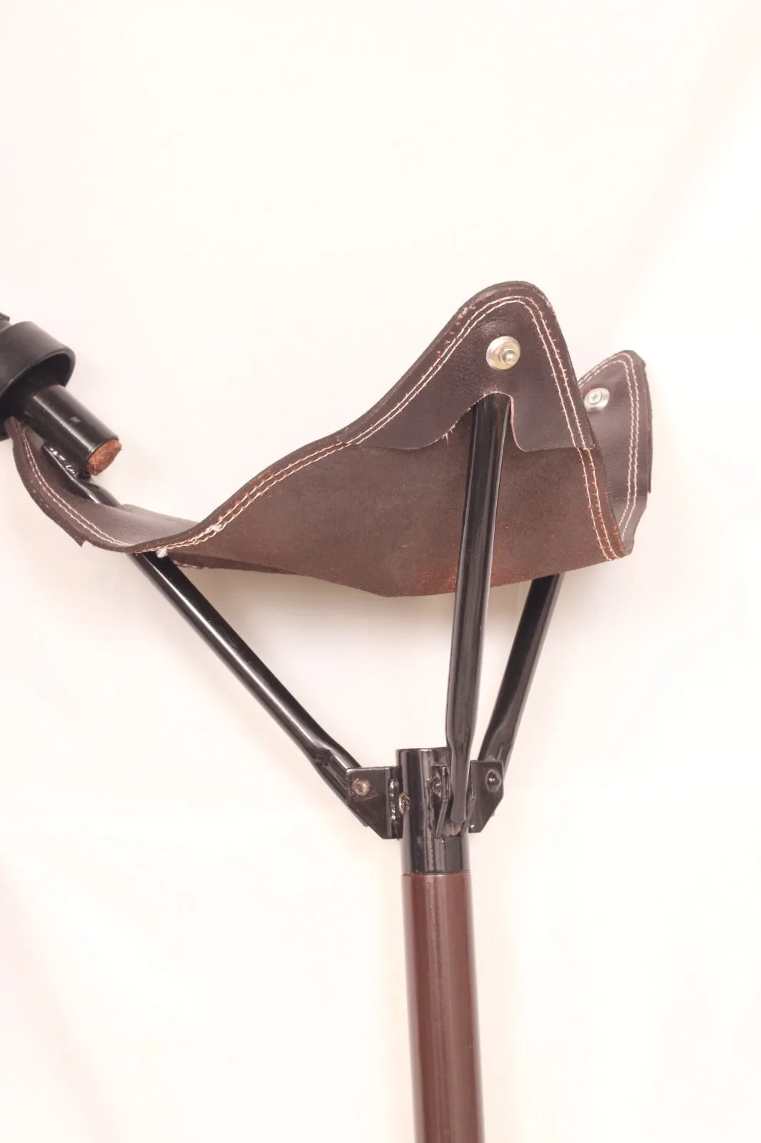 Genuine Leather Camp Stool | Folding Shooting Stick for Hunting