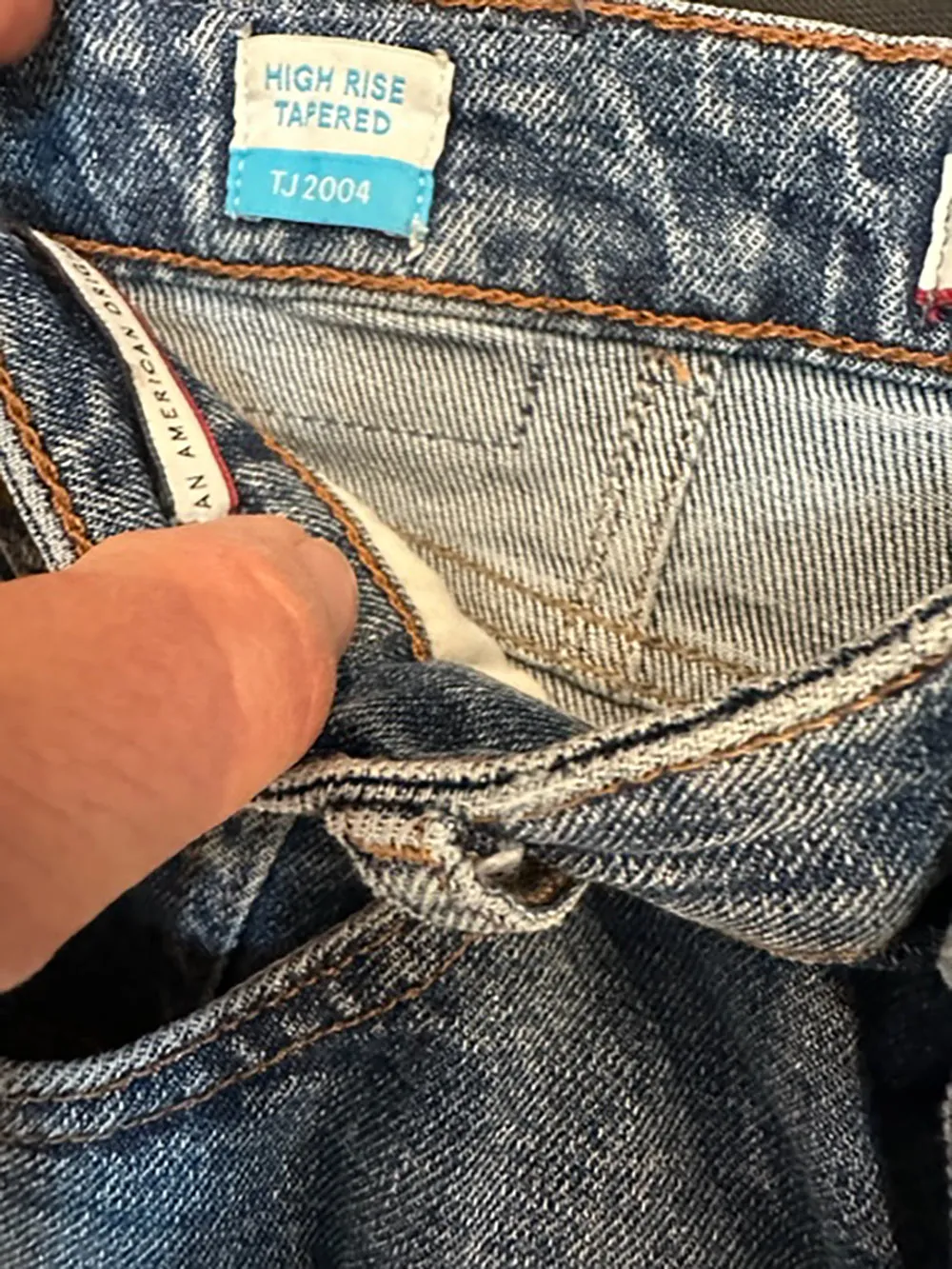 TOMMY JEANS